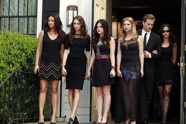 troian avery bellisario 饰),hanna(艾什莉·本森ashley benson 饰)